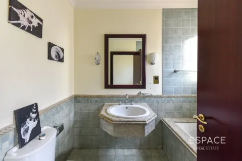 Villa en alquiler en Palm Jumeirah, Dubai, EAU 4 dormitorios, 465 m2 № 650088 - foto 15