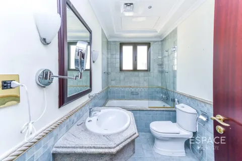 Villa en alquiler en Palm Jumeirah, Dubai, EAU 4 dormitorios, 465 m2 № 650088 - foto 12