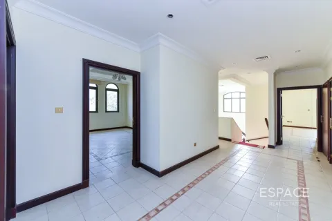 Villa en alquiler en Palm Jumeirah, Dubai, EAU 4 dormitorios, 465 m2 № 650088 - foto 13