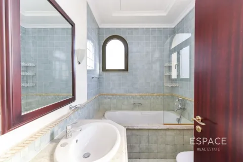 Villa en alquiler en Palm Jumeirah, Dubai, EAU 4 dormitorios, 465 m2 № 650088 - foto 10