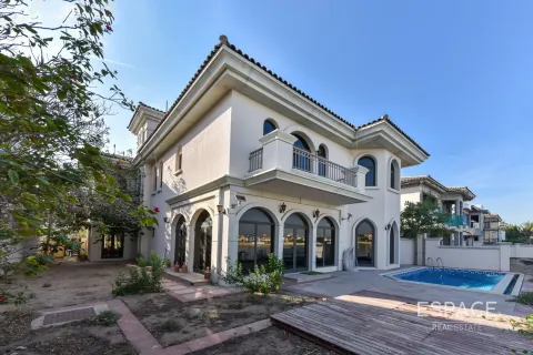 Villa en alquiler en Palm Jumeirah, Dubai, EAU 4 dormitorios, 465 m2 № 650088 - foto 1