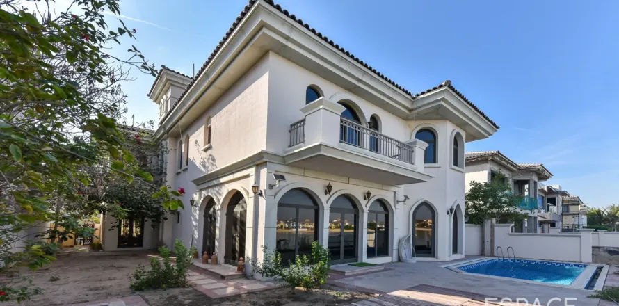 Villa en Palm Jumeirah, Dubai, EAU 4 dormitorios, 465 m² № 650088