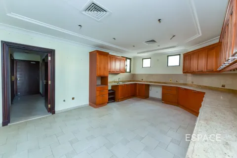 Villa en alquiler en Palm Jumeirah, Dubai, EAU 4 dormitorios, 465 m2 № 650088 - foto 4