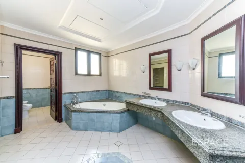 Villa en alquiler en Palm Jumeirah, Dubai, EAU 4 dormitorios, 465 m2 № 650088 - foto 19