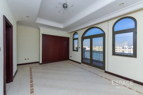 Villa en alquiler en Palm Jumeirah, Dubai, EAU 4 dormitorios, 465 m2 № 650088 - foto 16