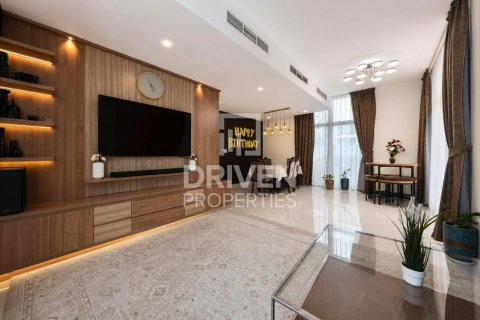 Villa in Dubai, UAE 6 bedrooms, 608.51 sq.m. № 767684 - photo 2
