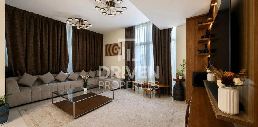 Villa in Dubai, UAE 6 bedrooms, 608.51 sq.m. № 767684