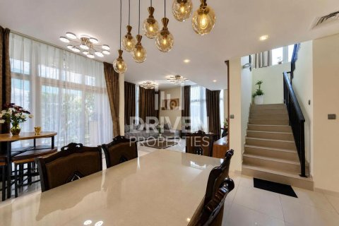 Villa in Dubai, UAE 6 bedrooms, 608.51 sq.m. № 767684 - photo 4