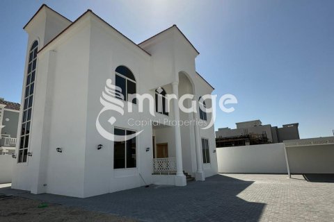 Vila v Mohamed Bin Zayed City, Abu Dhabi, SAE 5 ložnice, 1100 m² Č.: 597078 - fotografie 1