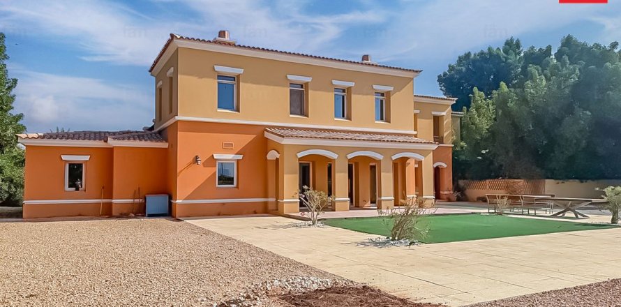 Řadový dům v Dubai, SAE 4 ložnice, 960.1 m² Č.: 660499