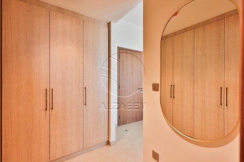 Townhouse in Khalifa City, Abu Dhabi, UAE 3 bedrooms, 171 sq.m. № 615380 - photo 9