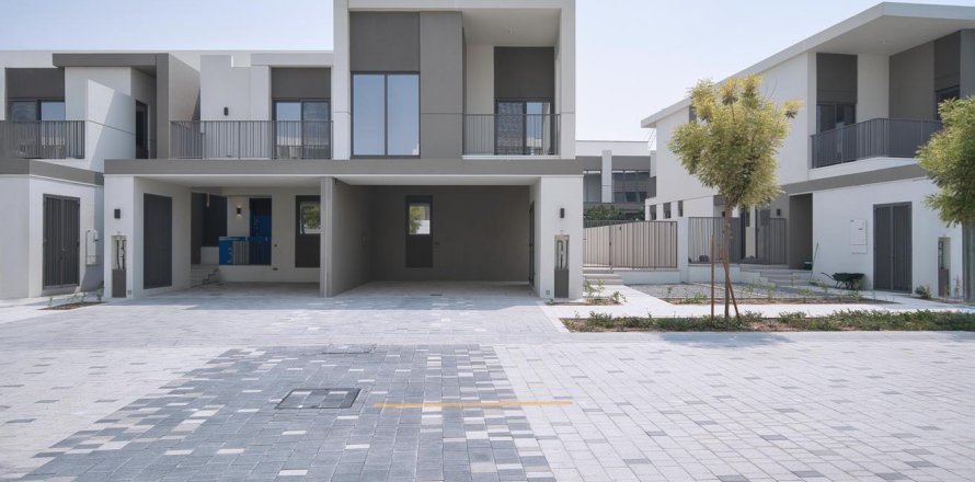 Tilal Al Ghaf、Dubai、UAEにあるタウンハウス 4ベッドルーム、219 m2 No646383