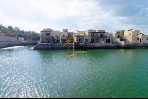 Vilă de închiriat în Ras Al Khaimah Waterfront, Ras Al Khaimah, EAU 2 dormitoare, 136.5 mp.  №588314 - poză 17