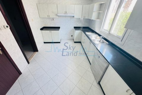 Вилла Умм-Сукейм, Дубай, БАӘ-да 4 жатын бөлмелер, 418.1 м² № 632279 - фото 7