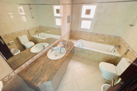 Вилла Умм-Сукейм, Дубай, БАӘ-да 4 жатын бөлмелер, 418.1 м² № 632279 - фото 23