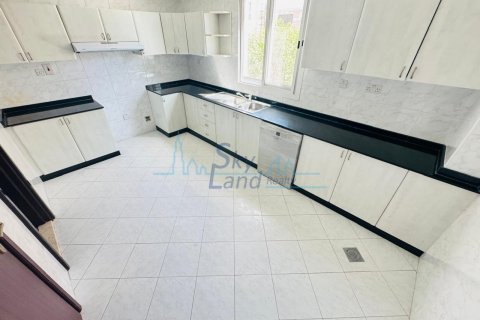 Вилла Умм-Сукейм, Дубай, БАӘ-да 4 жатын бөлмелер, 418.1 м² № 632279 - фото 6
