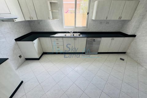 Вилла Умм-Сукейм, Дубай, БАӘ-да 4 жатын бөлмелер, 418.1 м² № 632279 - фото 16