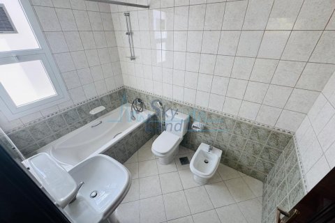 Вилла Умм-Сукейм, Дубай, БАӘ-да 4 жатын бөлмелер, 418.1 м² № 632279 - фото 17