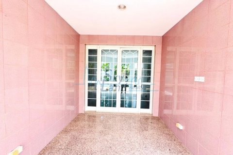 Vilë në Umm Suqeim, Dubai, Emiratet e Bashkuara Arabe 4 dhoma gjumi, 418.1 m2. № 632280 - Foto 16