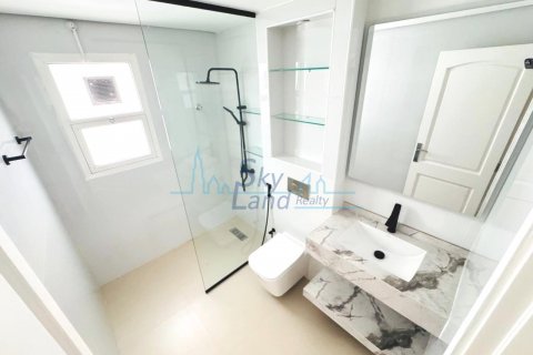 Vilë në Umm Suqeim, Dubai, Emiratet e Bashkuara Arabe 4 dhoma gjumi, 418.1 m2. № 632280 - Foto 12