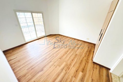 Vilë në Umm Suqeim, Dubai, Emiratet e Bashkuara Arabe 4 dhoma gjumi, 418.1 m2. № 632280 - Foto 29