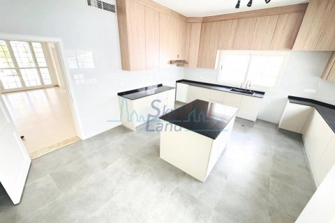 Vilë në Umm Suqeim, Dubai, Emiratet e Bashkuara Arabe 4 dhoma gjumi, 418.1 m2. № 632280 - Foto 8