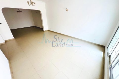 Vilë në Umm Suqeim, Dubai, Emiratet e Bashkuara Arabe 4 dhoma gjumi, 418.1 m2. № 632280 - Foto 10