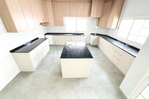 Vilë në Umm Suqeim, Dubai, Emiratet e Bashkuara Arabe 4 dhoma gjumi, 418.1 m2. № 632280 - Foto 7