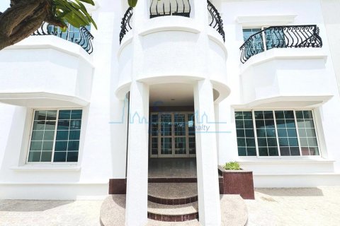 Vilë në Umm Suqeim, Dubai, Emiratet e Bashkuara Arabe 4 dhoma gjumi, 418.1 m2. № 632280 - Foto 28