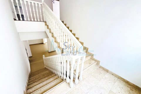 Vilë në Umm Suqeim, Dubai, Emiratet e Bashkuara Arabe 4 dhoma gjumi, 418.1 m2. № 632280 - Foto 15