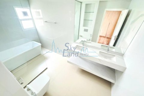 Vilë në Umm Suqeim, Dubai, Emiratet e Bashkuara Arabe 4 dhoma gjumi, 418.1 m2. № 632280 - Foto 21