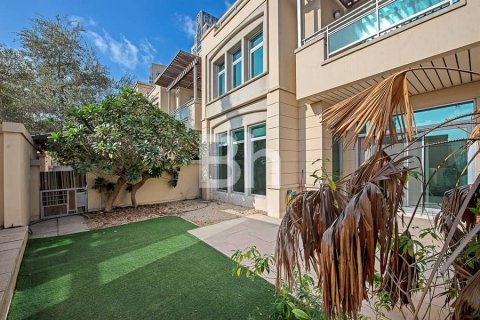 Villa in Dubai Marina, UAE 3 bedrooms, 408 sq.m. № 645351 - photo 5