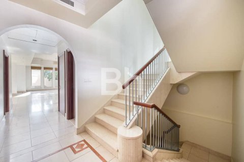Villa in Dubai Marina, UAE 3 bedrooms, 408 sq.m. № 645351 - photo 3