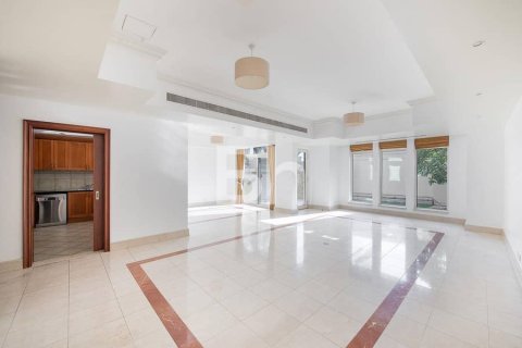 Villa in Dubai Marina, UAE 3 bedrooms, 408 sq.m. № 645351 - photo 1