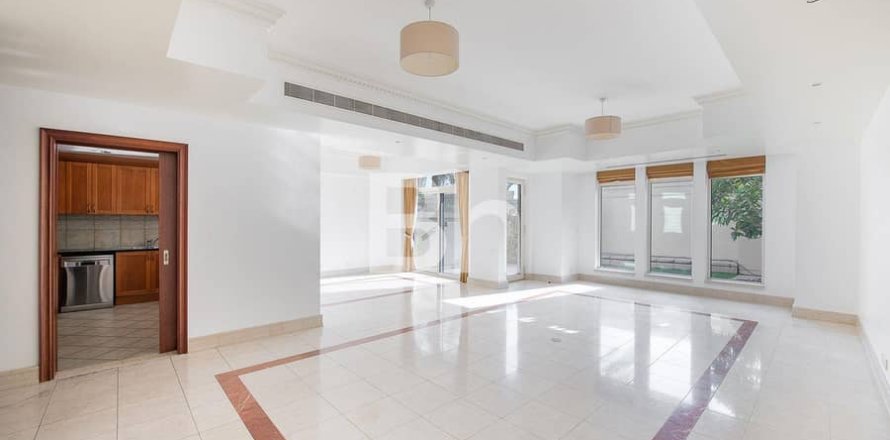 Villa in Dubai Marina, UAE 3 bedrooms, 408 sq.m. № 645351