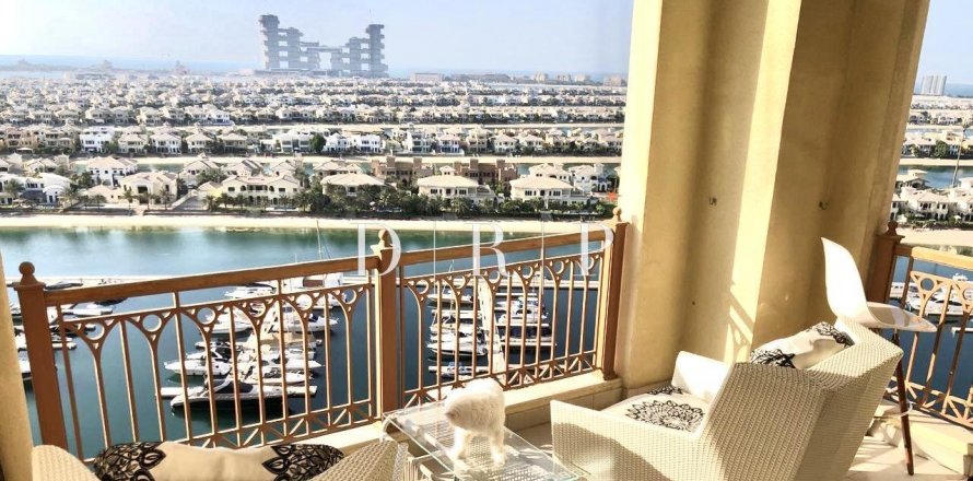 Apartment in Palm Jumeirah, Dubai, UAE 2 bedrooms, 162.2 sq.m. № 565047