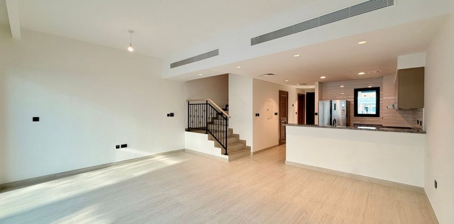 Rijtjeshuis in Dubai, VAE 4 slaapkamers, 144 vr.m. nr 694165