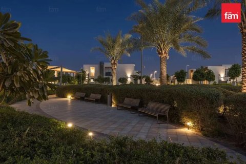 Villetta a schiera in affitto a Dubai, EAU 3 camere da letto, 252 mq. № 694163 - foto 2