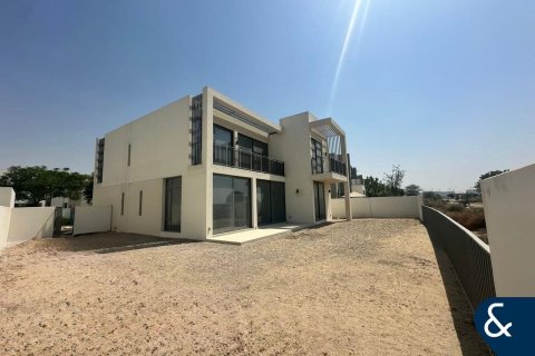 Villa in Dubai South (Dubai World Central), Dubai, UAE 5 bedrooms, 355 sq.m. № 667098 - photo 1