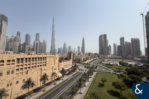 Apartment in Downtown Dubai (Downtown Burj Dubai), UAE 3 bedrooms, 195 sq.m. № 667092 - photo 1