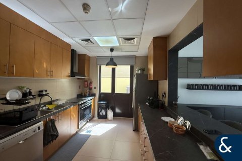 Vilë në Nadd Al Sheba, Dubai, Emiratet e Bashkuara Arabe 4 dhoma gjumi, 354 m2. № 667093 - Foto 6