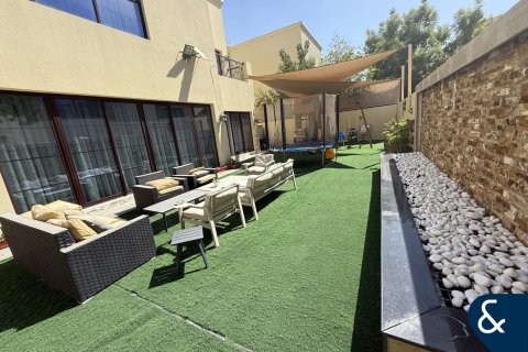 Vilë në Nadd Al Sheba, Dubai, Emiratet e Bashkuara Arabe 4 dhoma gjumi, 354 m2. № 667093 - Foto 9
