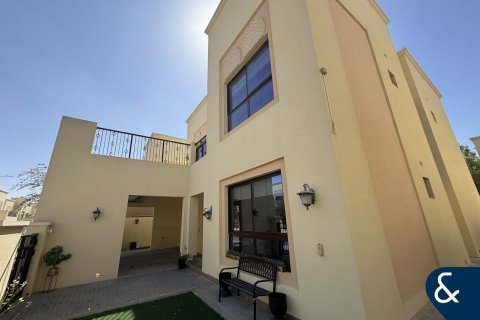 Vilë në Nadd Al Sheba, Dubai, Emiratet e Bashkuara Arabe 4 dhoma gjumi, 354 m2. № 667093 - Foto 1