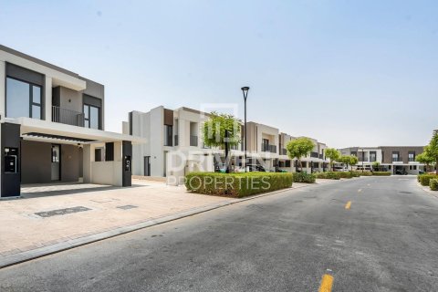 Villa in Dubai South (Dubai World Central), Dubai, UAE 4 bedrooms, 320 sq.m. № 655093 - photo 25