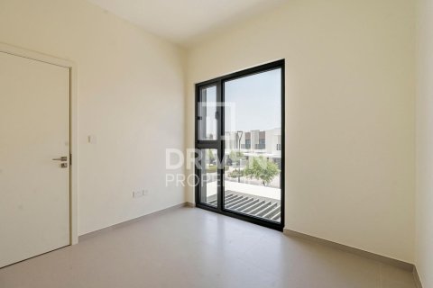 Villa in Dubai South (Dubai World Central), Dubai, UAE 4 bedrooms, 320 sq.m. № 655093 - photo 5