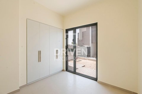 Villa in Dubai South (Dubai World Central), Dubai, UAE 4 bedrooms, 320 sq.m. № 655093 - photo 11