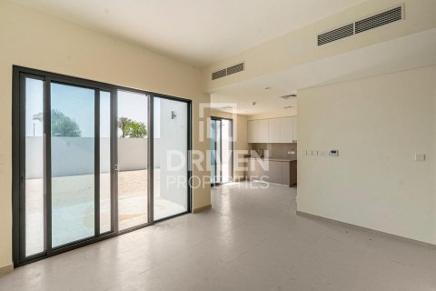 Villa in Dubai South (Dubai World Central), Dubai, UAE 4 bedrooms, 320 sq.m. № 655093 - photo 2