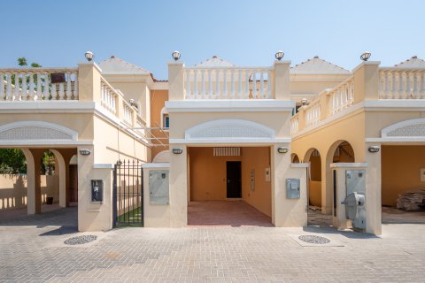Radhus till försäljning i Jumeirah Village Triangle, Dubai, UAE 2 sovrum, 159.98 kvm Nr. 748761 - fotografi 2