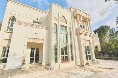 Villa in Jumeirah Islands, Dubai, UAE 4 bedrooms, 1026 sq.m. № 628631 - photo 1