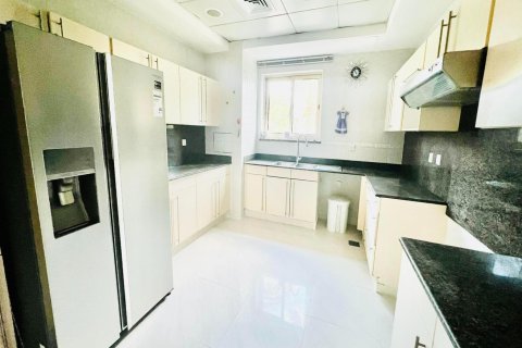 Villa in Jumeirah Islands, Dubai, UAE 4 bedrooms, 1026 sq.m. № 628631 - photo 3